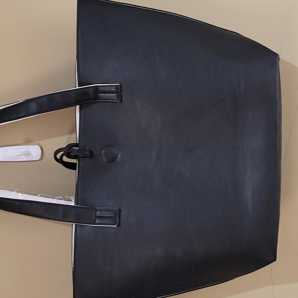 NWOT Women light weight  shoulders  handbag